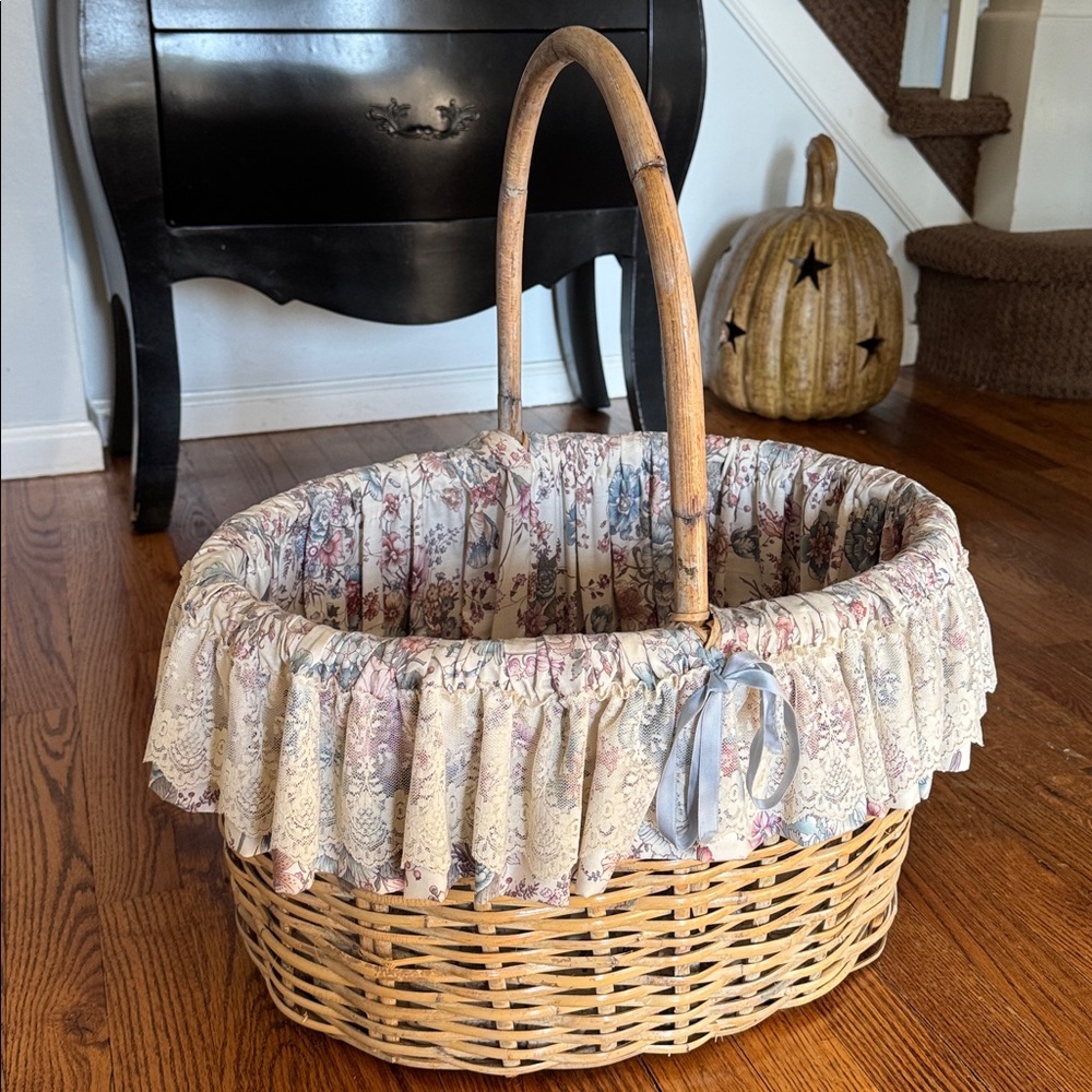 LONGABERGER VINTAGE BASKET WITH BLOSSOMS LINER